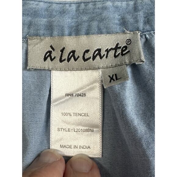 Blue Chambray Women’s Blouse XL V-Neck Tasseled Tie White Embroidered Trim - Picture 11 of 15